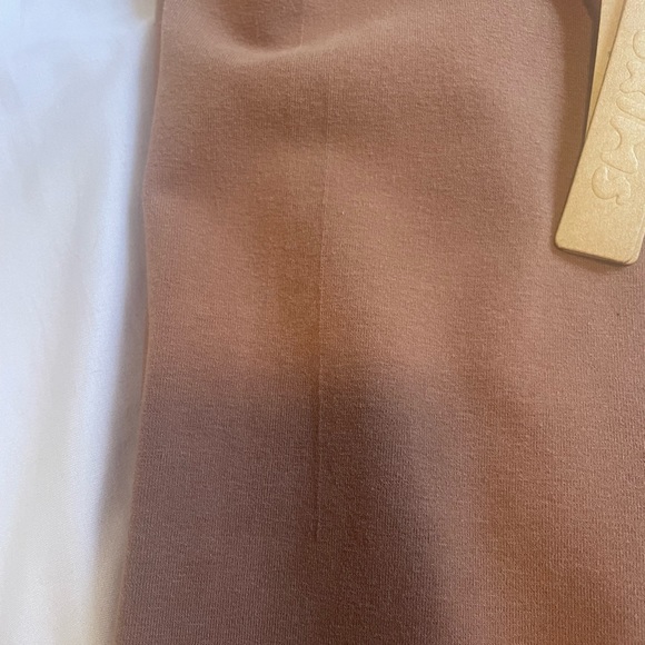 NWT skims outdoor leggings - Picture 3 of 4